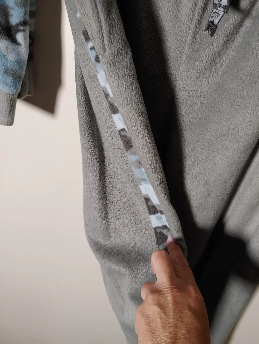 Super Cute Muk Luks Large Blue & Grey Camo Long Sleeve Pajama Set
